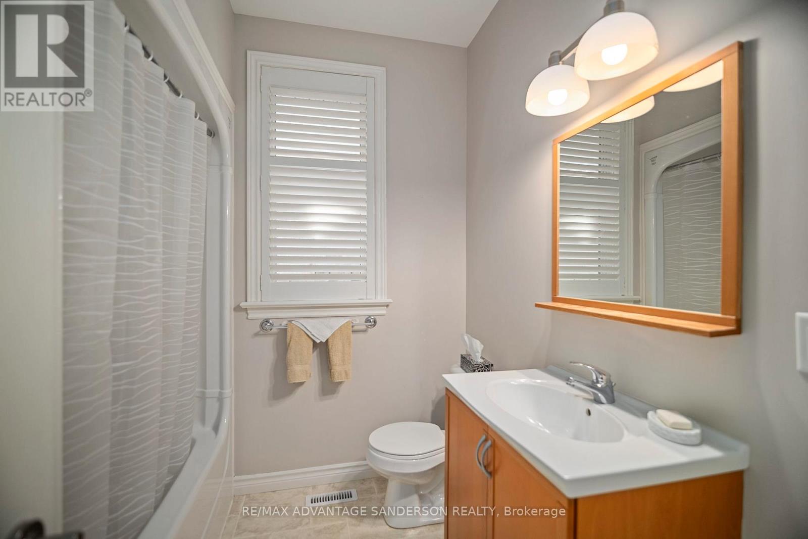 902 Adirondack Road, London South, Ontario  N6K 4W7 - Photo 9 - X12504678