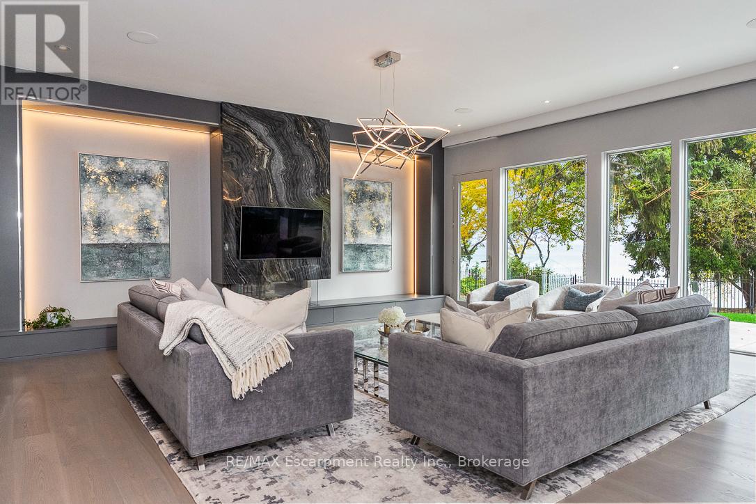 2250 Chancery Lane W, Oakville, Ontario  L6J 6A3 - Photo 17 - W12461399