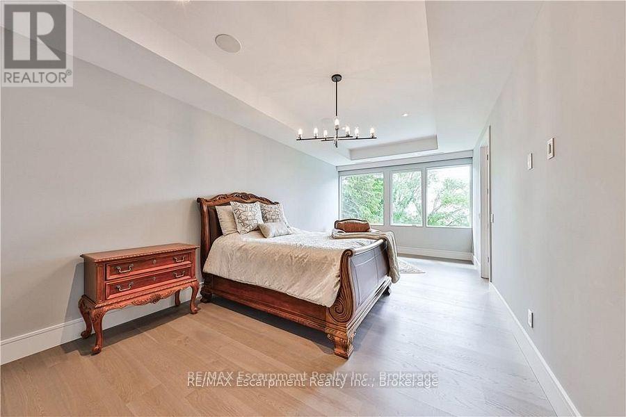 2250 Chancery Lane W, Oakville, Ontario  L6J 6A3 - Photo 28 - W12461399