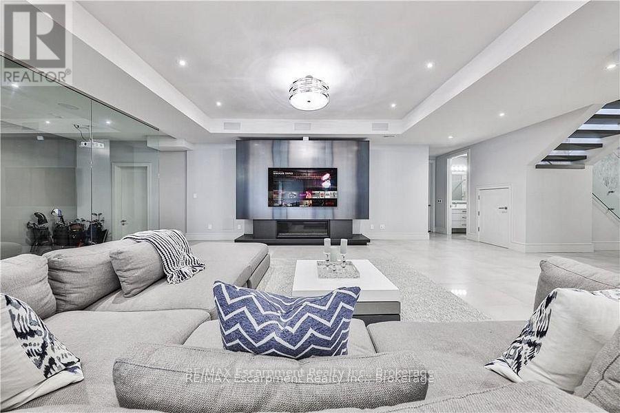 2250 Chancery Lane W, Oakville, Ontario  L6J 6A3 - Photo 38 - W12461399