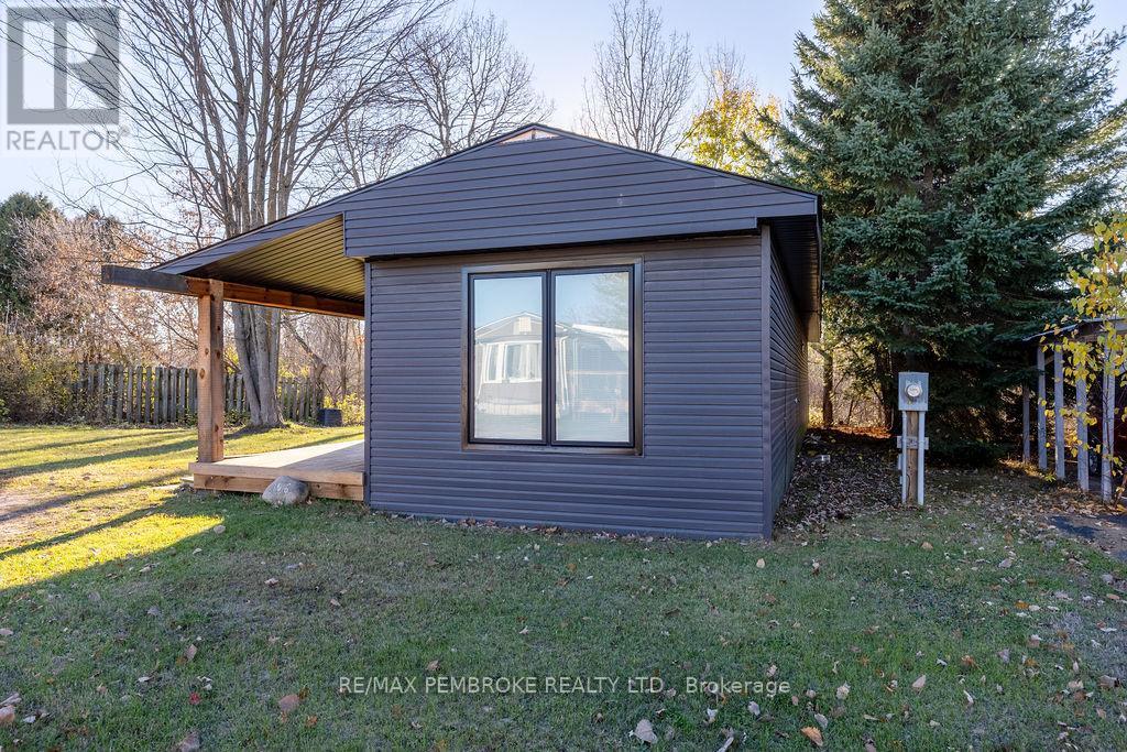 106 Pinehurst Estates, Petawawa, Ontario  K8H 2H2 - Photo 1 - X12504588