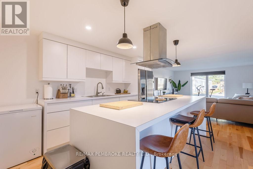 106 Pinehurst Estates, Petawawa, Ontario  K8H 2H2 - Photo 12 - X12504588