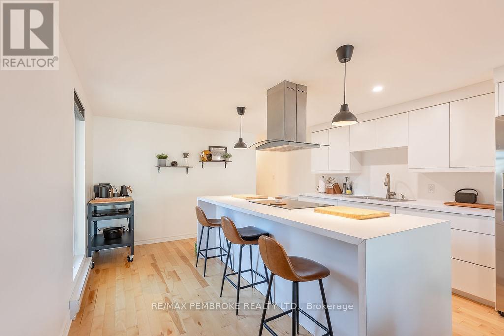 106 Pinehurst Estates, Petawawa, Ontario  K8H 2H2 - Photo 13 - X12504588