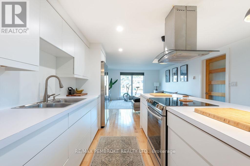 106 Pinehurst Estates, Petawawa, Ontario  K8H 2H2 - Photo 17 - X12504588