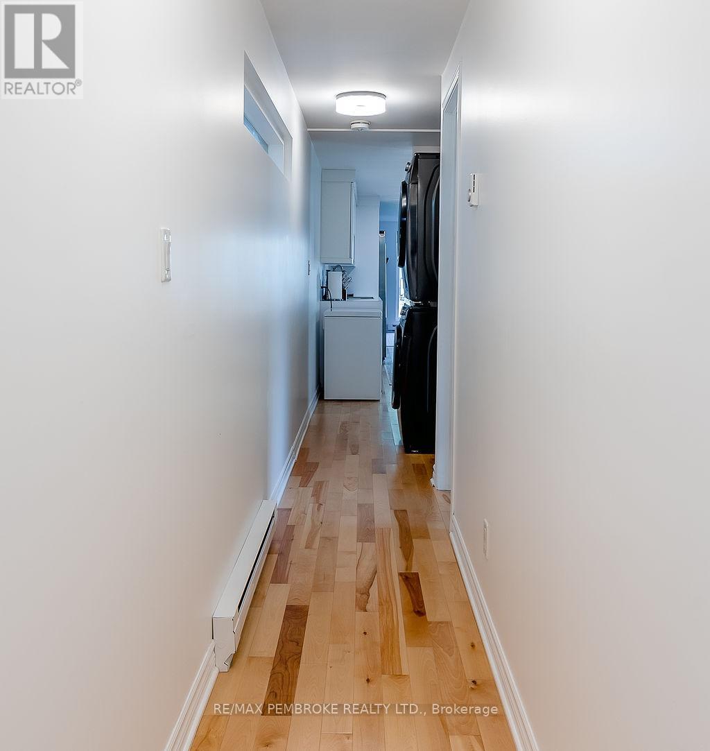 106 Pinehurst Estates, Petawawa, Ontario  K8H 2H2 - Photo 19 - X12504588