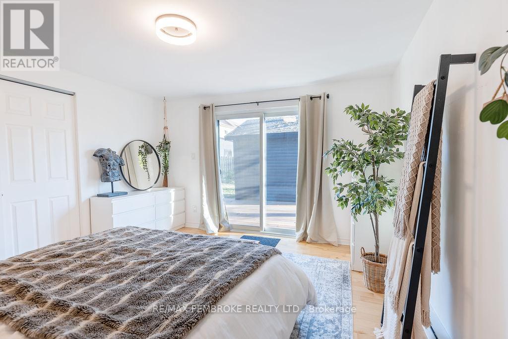 106 Pinehurst Estates, Petawawa, Ontario  K8H 2H2 - Photo 27 - X12504588