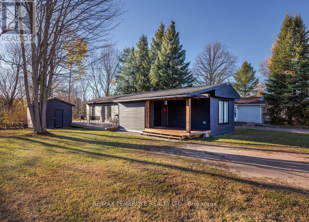 106 Pinehurst Estates, Petawawa, Ontario  K8H 2H2 - Photo 3 - X12504588