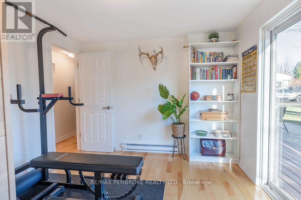 106 Pinehurst Estates, Petawawa, Ontario  K8H 2H2 - Photo 30 - X12504588