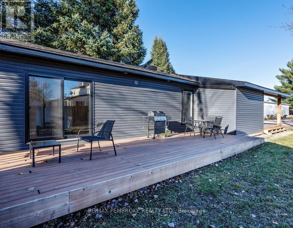 106 Pinehurst Estates, Petawawa, Ontario  K8H 2H2 - Photo 7 - X12504588