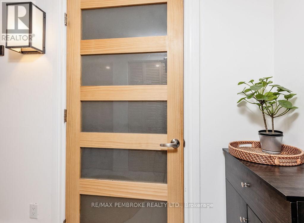 106 Pinehurst Estates, Petawawa, Ontario  K8H 2H2 - Photo 9 - X12504588