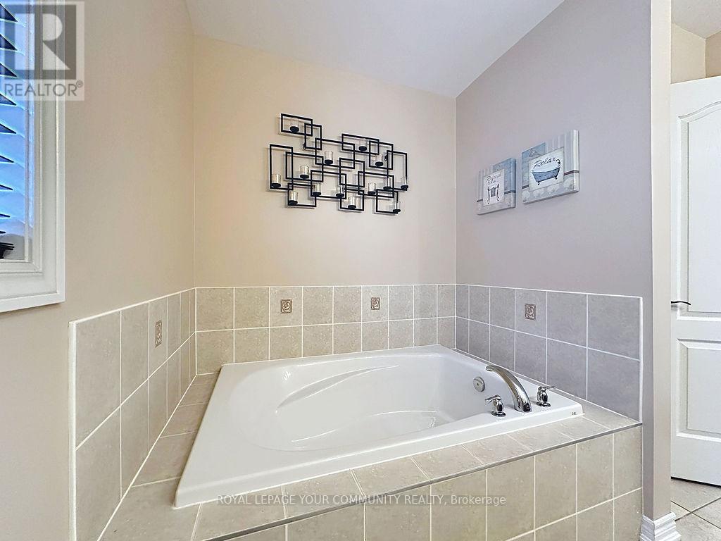 281 Lauderdale Drive, Vaughan, Ontario  L6A 0N6 - Photo 18 - N12502720