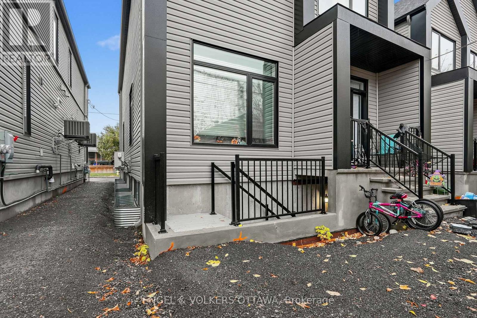 D - 324 Frontenac Street, Ottawa, Ontario  K1L 6K7 - Photo 2 - X12504586