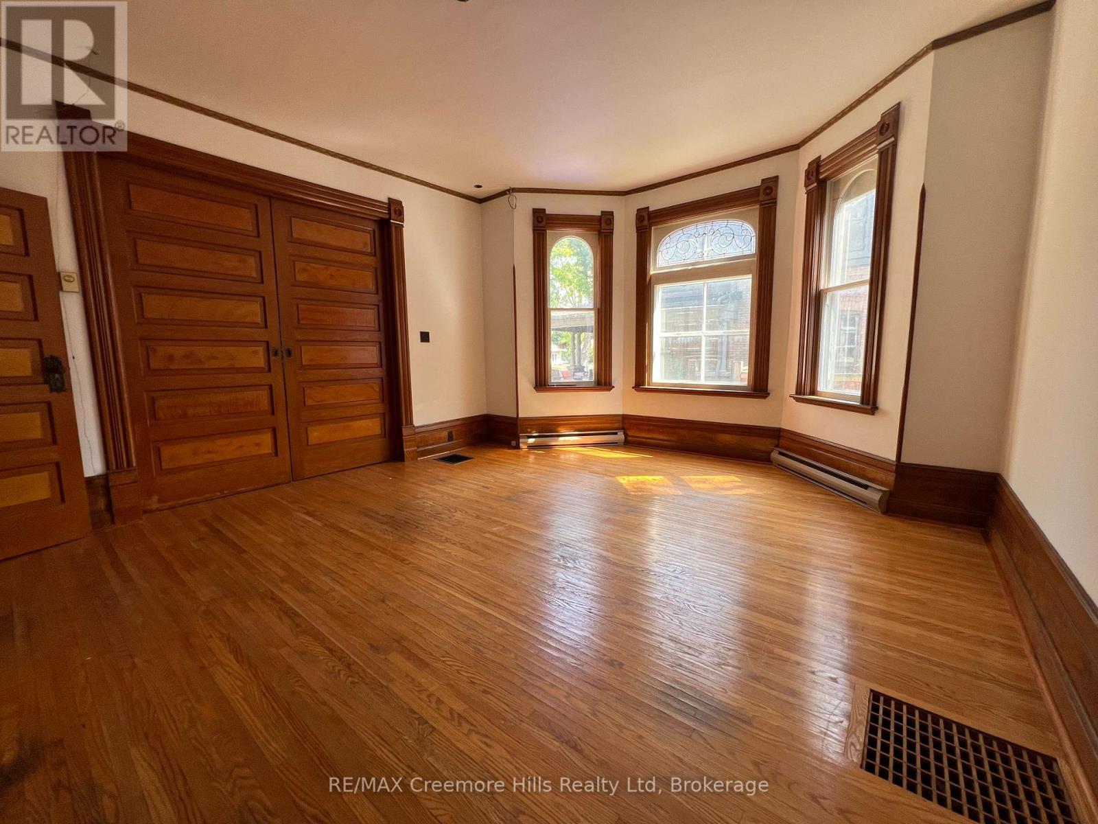 3 Wellington Street E, Clearview, Ontario  L0M 1G0 - Photo 17 - S12340820