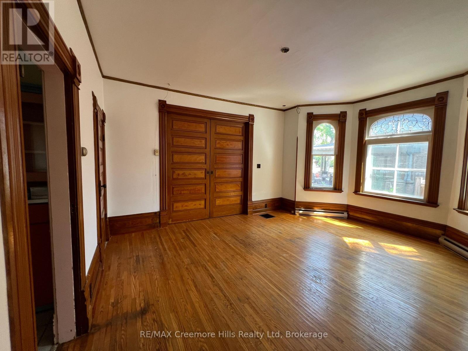 3 Wellington Street E, Clearview, Ontario  L0M 1G0 - Photo 18 - S12340820