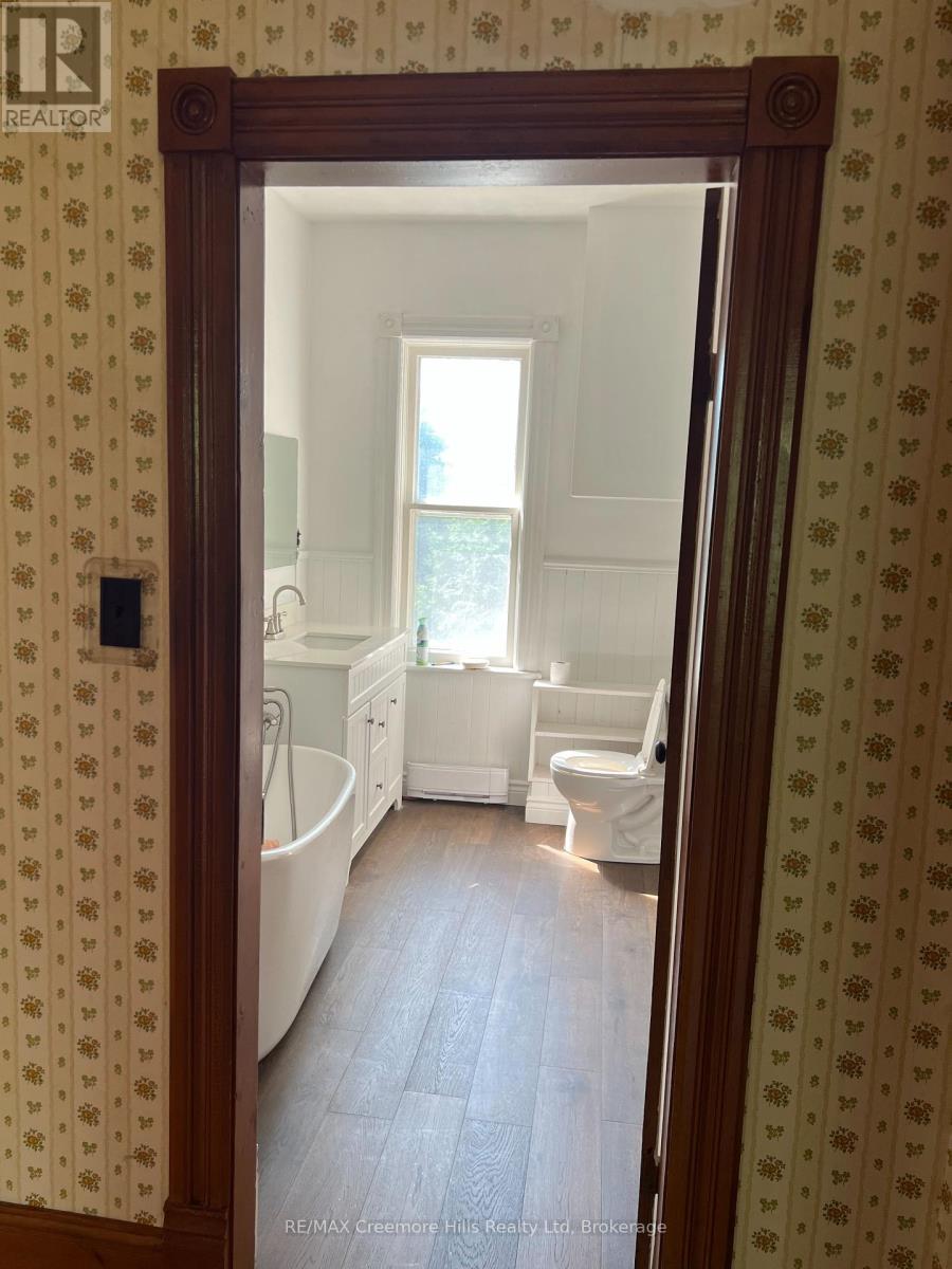 3 Wellington Street E, Clearview, Ontario  L0M 1G0 - Photo 25 - S12340820