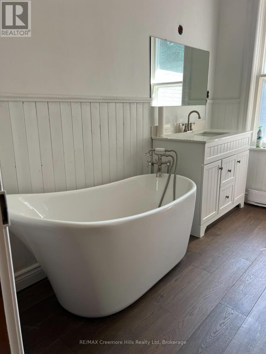 3 Wellington Street E, Clearview, Ontario  L0M 1G0 - Photo 26 - S12340820