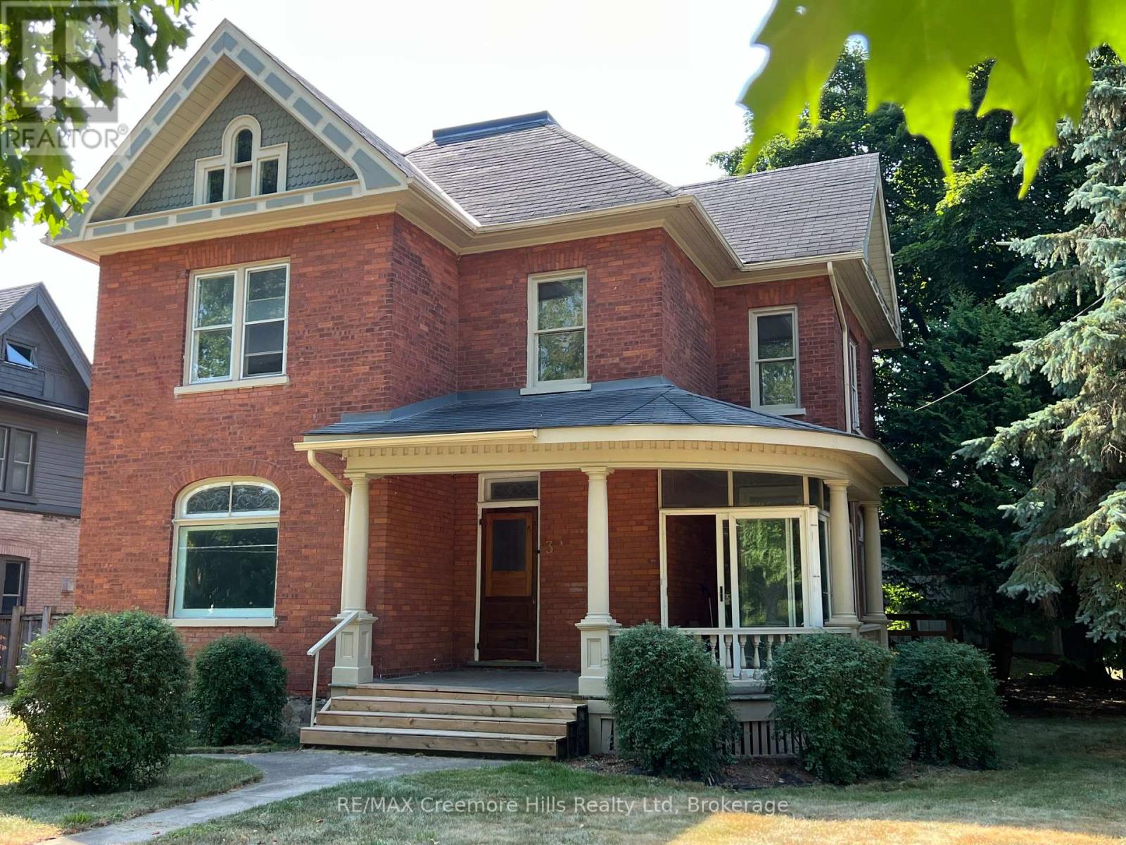 3 Wellington Street E, Clearview, Ontario  L0M 1G0 - Photo 3 - S12340820