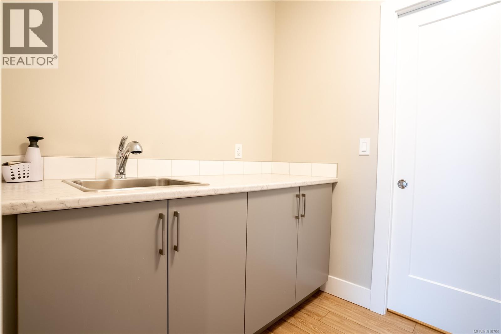 812 Mann Ave, Saanich, British Columbia  V8Z 3C4 - Photo 20 - 1018705