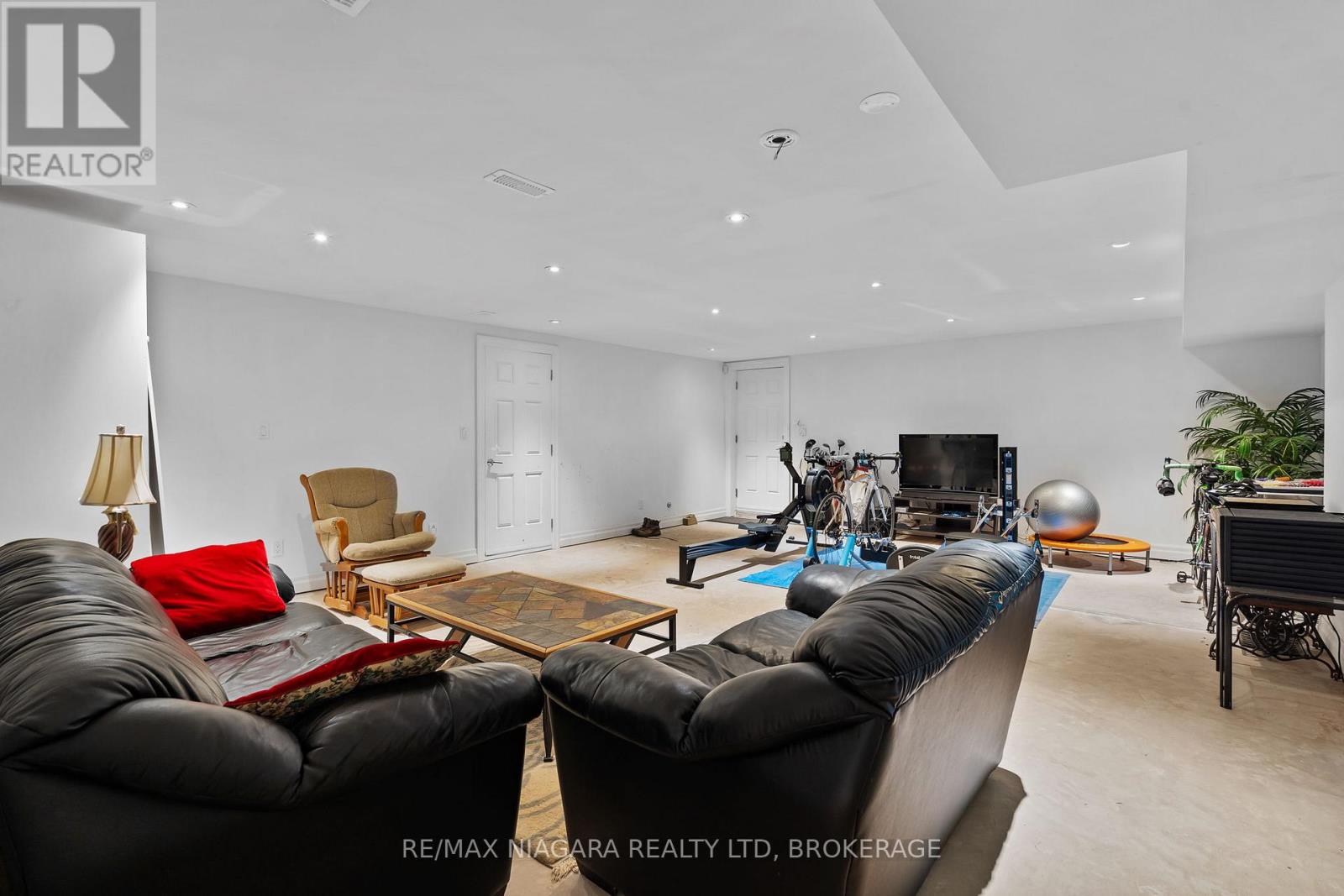 7 Parklane Crescent, St. Catharines (Glendale/glenridge), Ontario  L2T 3T9 - Photo 34 - X12504768