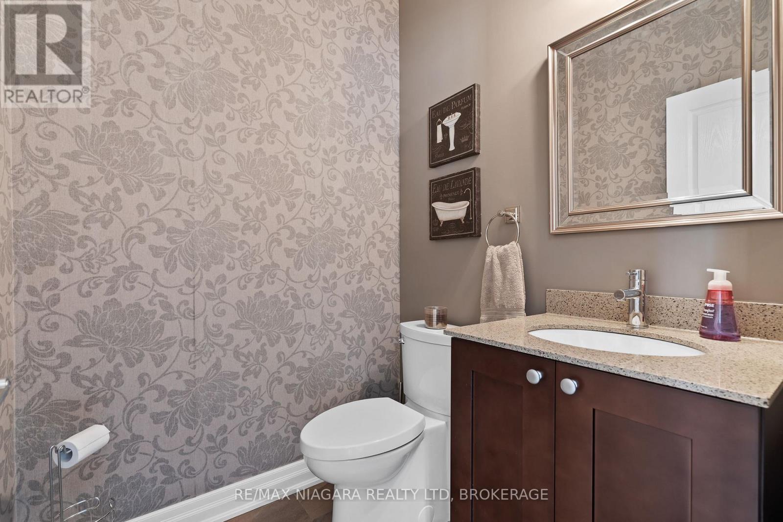 7 Parklane Crescent, St. Catharines (Glendale/glenridge), Ontario  L2T 3T9 - Photo 8 - X12504768