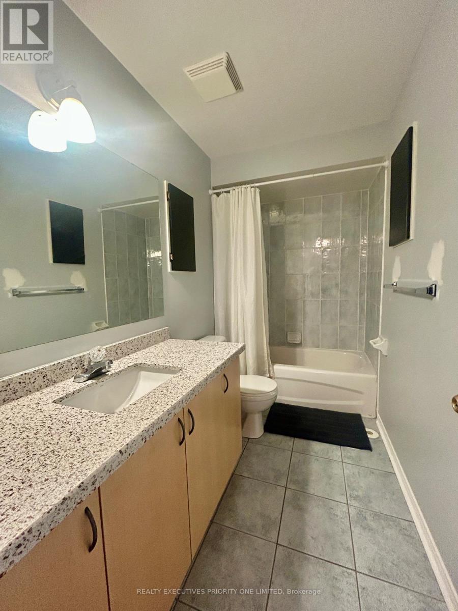 6620 Opera Glass Crescent, Mississauga, Ontario  L5W 1R8 - Photo 8 - W12504490