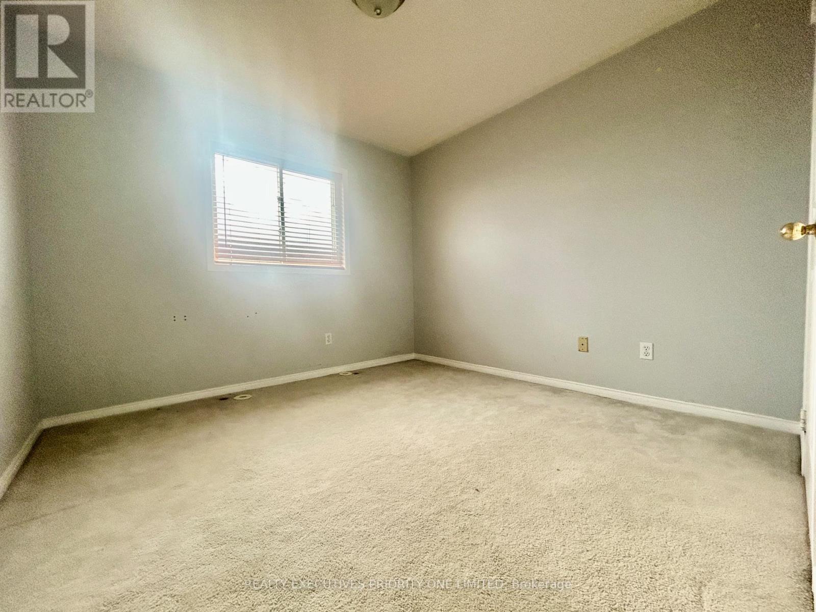 6620 Opera Glass Crescent, Mississauga, Ontario  L5W 1R8 - Photo 9 - W12504490