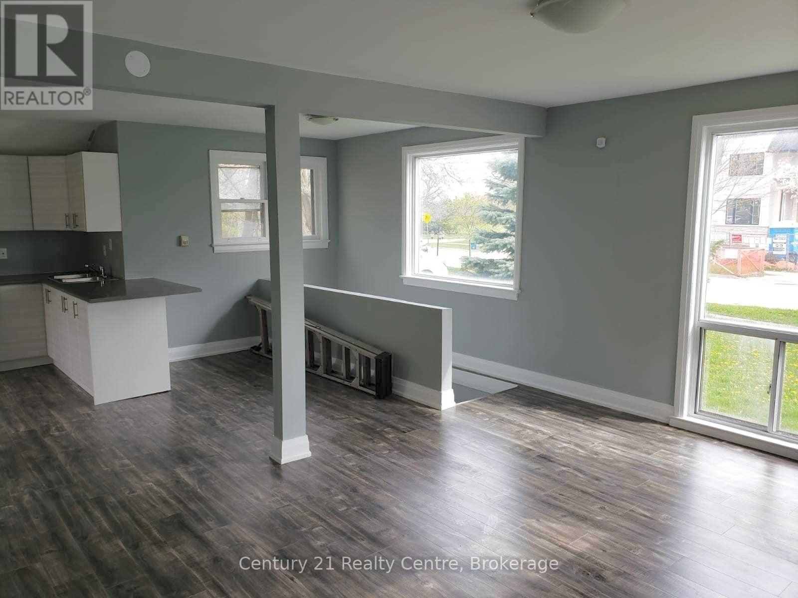 1491 Pembroke Drive, Oakville, Ontario  L6H 1V6 - Photo 3 - W12504492