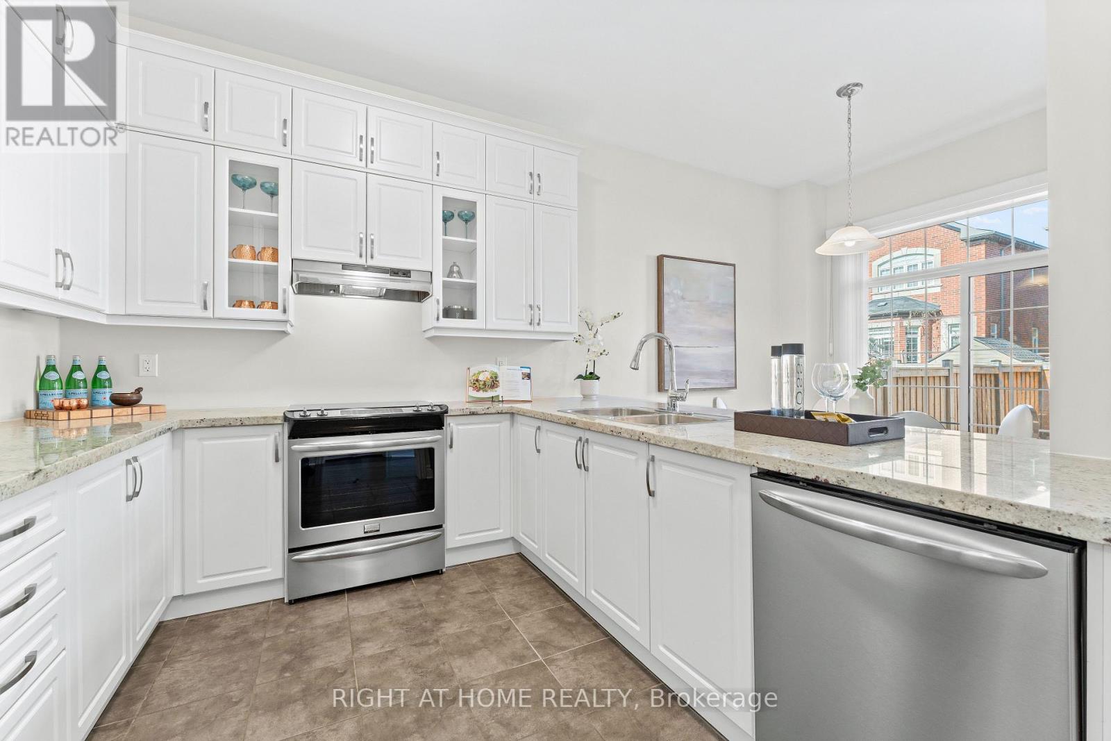 141 Morningside Drive, Halton Hills, Ontario  L7G 0M3 - Photo 5 - W12504496