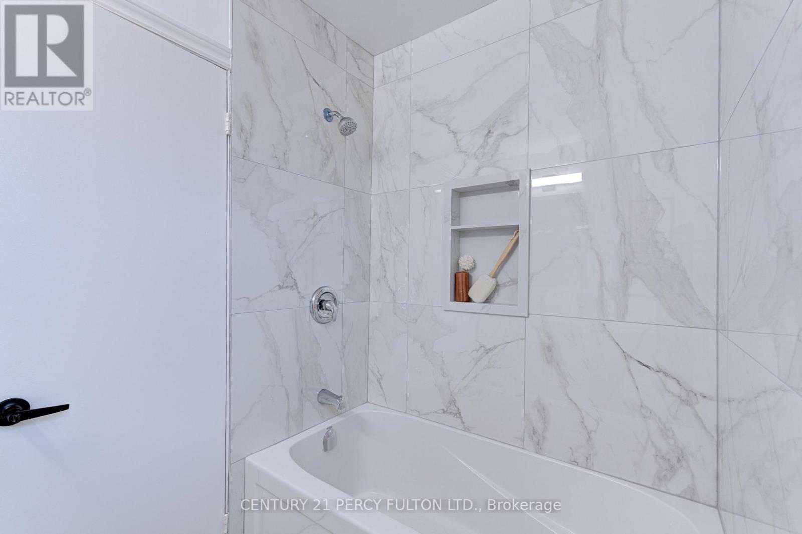 7146 Harwick Drive, Mississauga, Ontario  L4T 3A4 - Photo 13 - W12504498