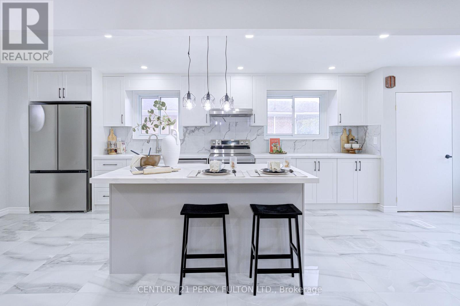 7146 Harwick Drive, Mississauga, Ontario  L4T 3A4 - Photo 8 - W12504498