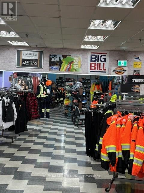 40 Beverly Hills Drive, Toronto, Ontario  M3L 1A1 - Photo 2 - W12504502