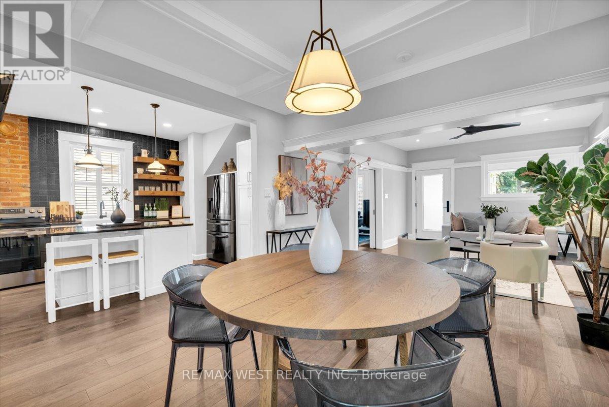 206 Howard Park Avenue, Toronto, Ontario  M6R 1W1 - Photo 14 - W12504536