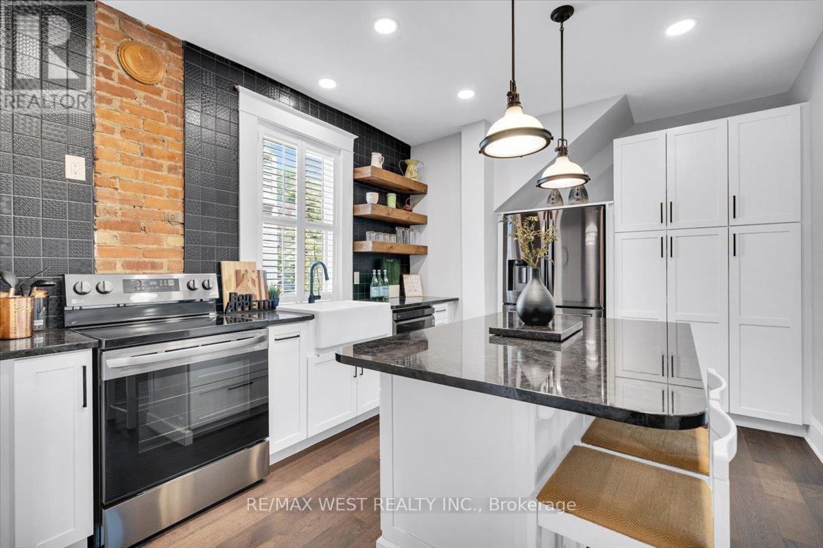 206 Howard Park Avenue, Toronto, Ontario  M6R 1W1 - Photo 16 - W12504536