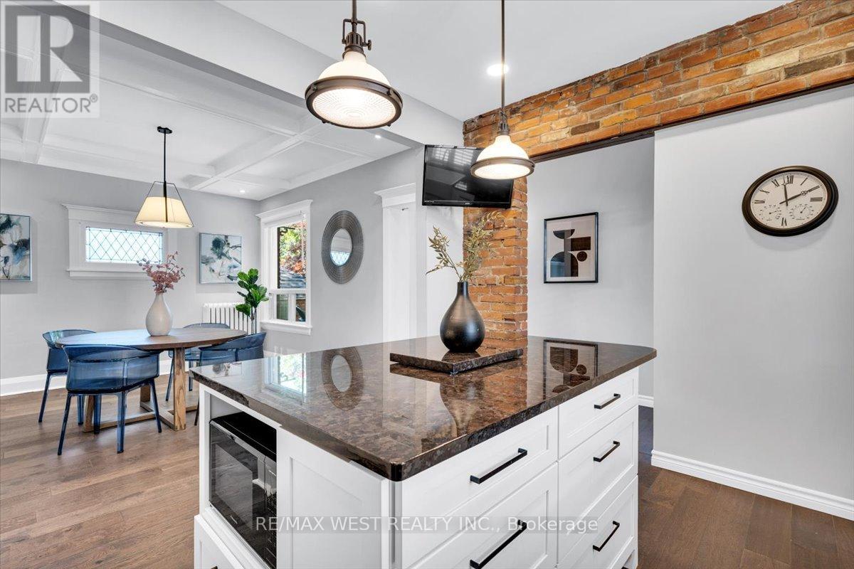 206 Howard Park Avenue, Toronto, Ontario  M6R 1W1 - Photo 19 - W12504536