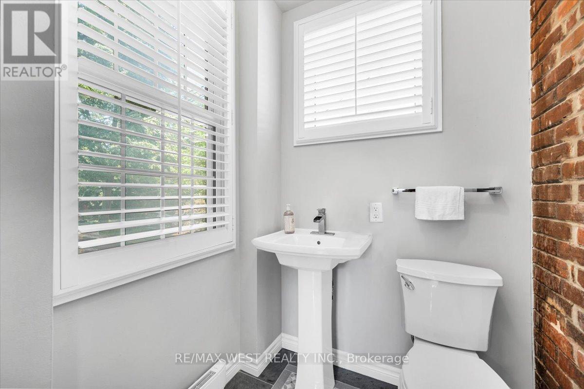 206 Howard Park Avenue, Toronto, Ontario  M6R 1W1 - Photo 21 - W12504536