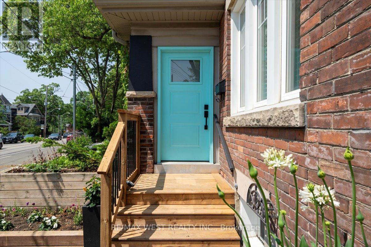 206 Howard Park Avenue, Toronto, Ontario  M6R 1W1 - Photo 3 - W12504536