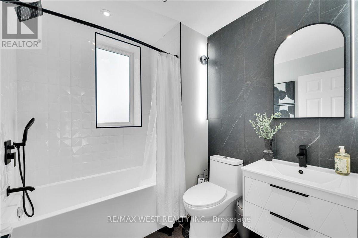 206 Howard Park Avenue, Toronto, Ontario  M6R 1W1 - Photo 34 - W12504536