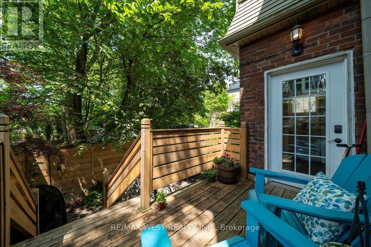 206 Howard Park Avenue, Toronto, Ontario  M6R 1W1 - Photo 38 - W12504536