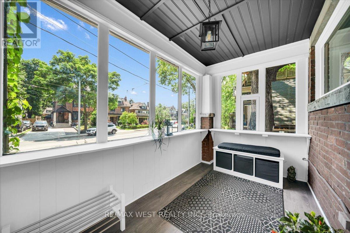 206 Howard Park Avenue, Toronto, Ontario  M6R 1W1 - Photo 4 - W12504536