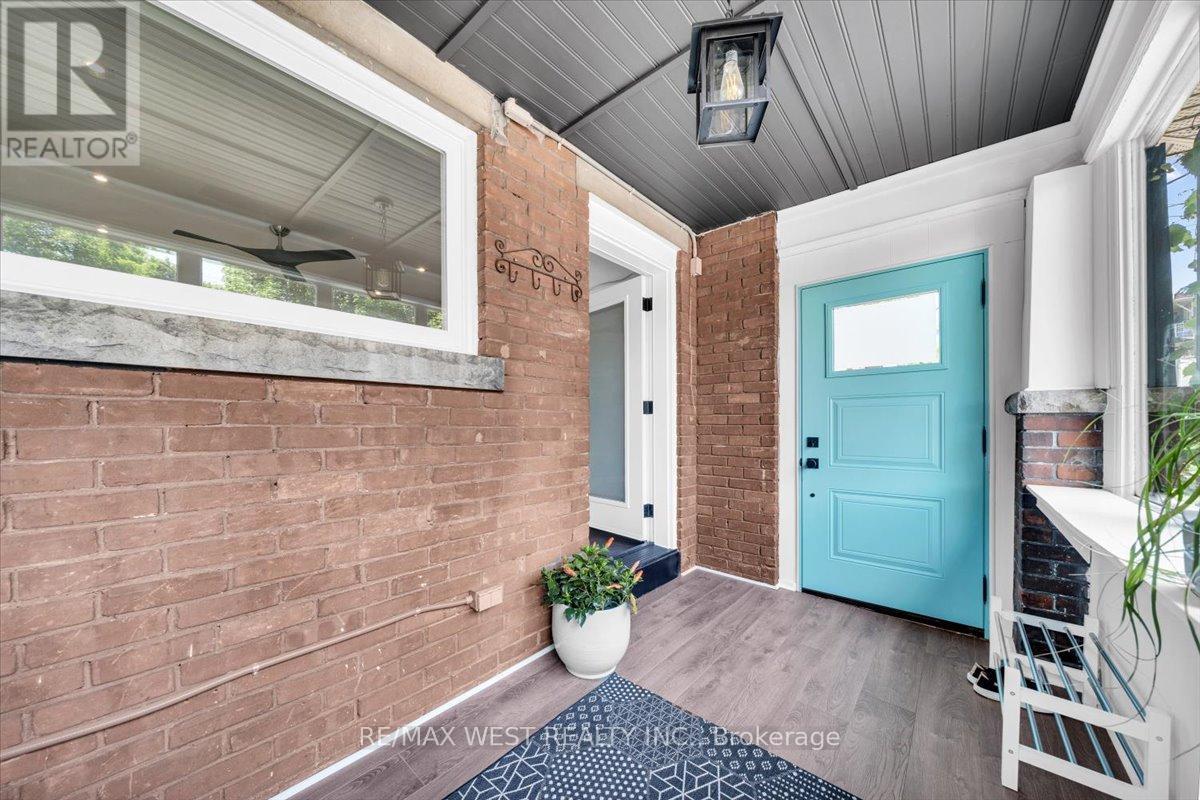 206 Howard Park Avenue, Toronto, Ontario  M6R 1W1 - Photo 5 - W12504536