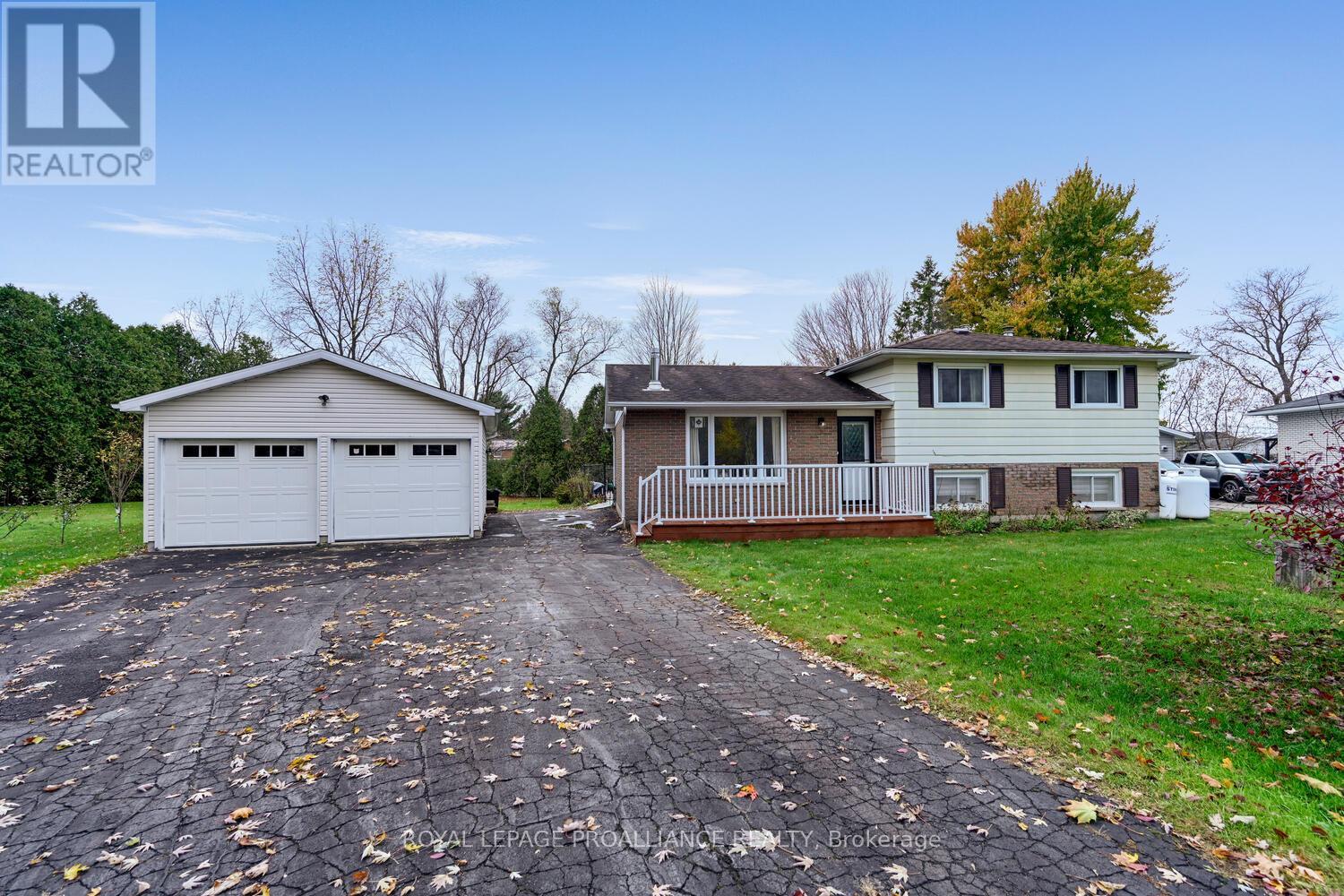 2804 Myrtle Place, Elizabethtown-Kitley, Ontario  K6V 7G9 - Photo 2 - X12504660