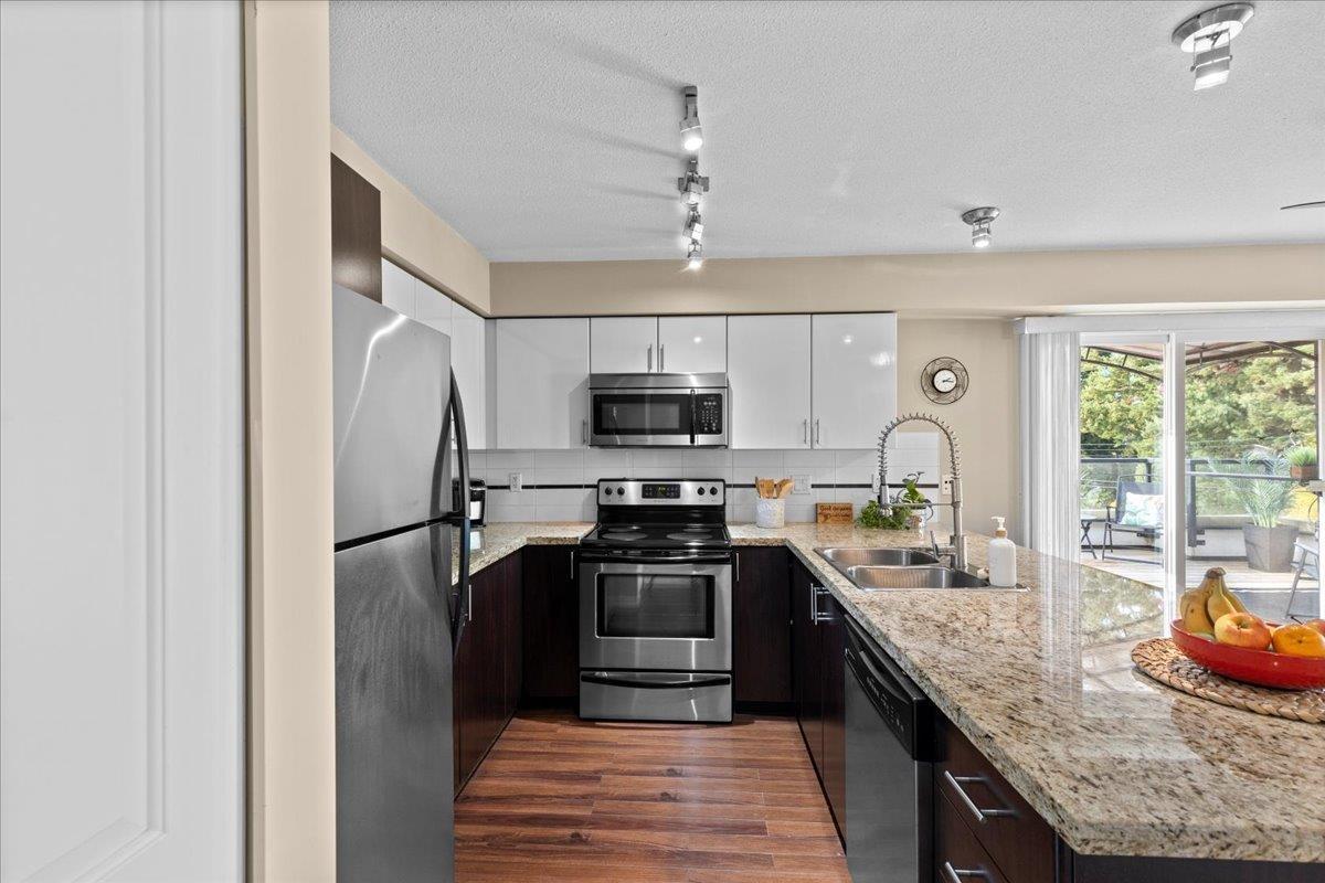 304 14960 102a Avenue, Surrey, British Columbia  V3R 6A3 - Photo 12 - R3064126