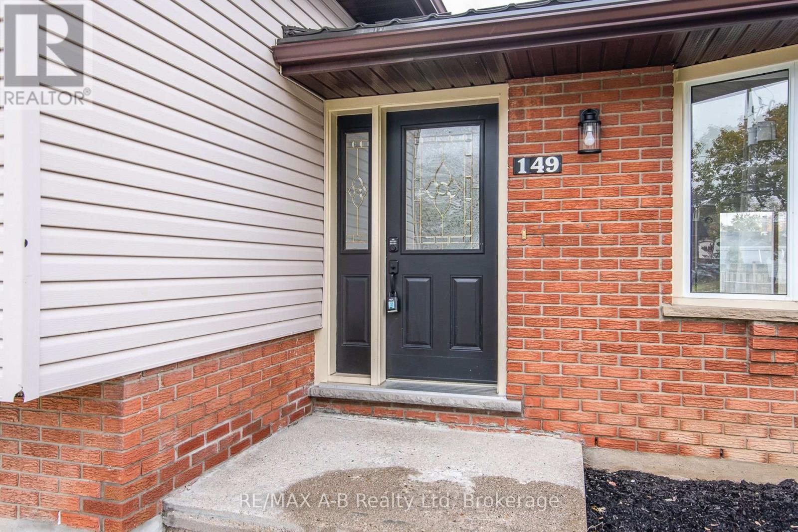 149 Norfolk Street, Stratford, Ontario  N5A 3Y7 - Photo 3 - X12504666