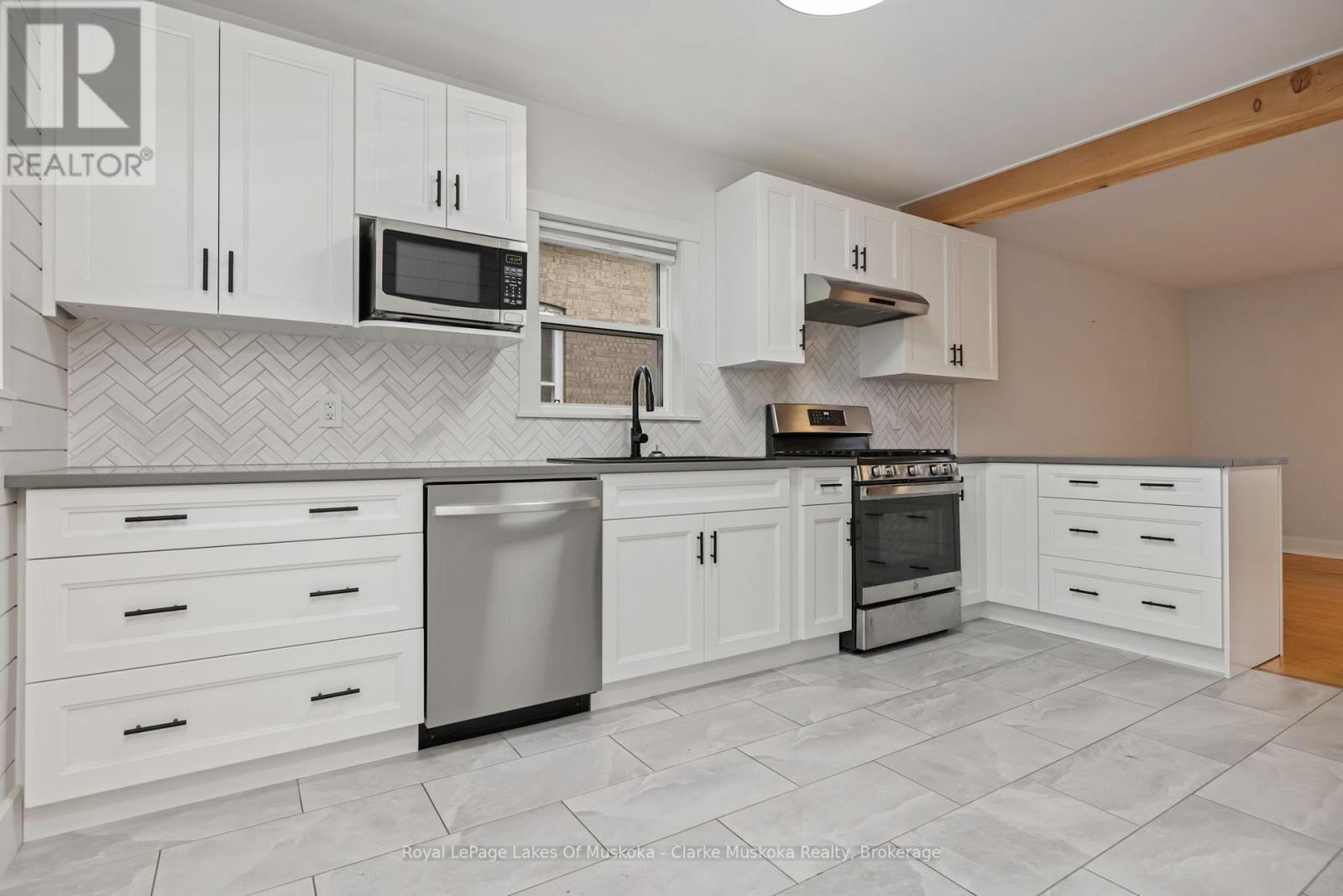 57 Cascade Street, Parry Sound, Ontario  P2A 1K3 - Photo 10 - X12504868