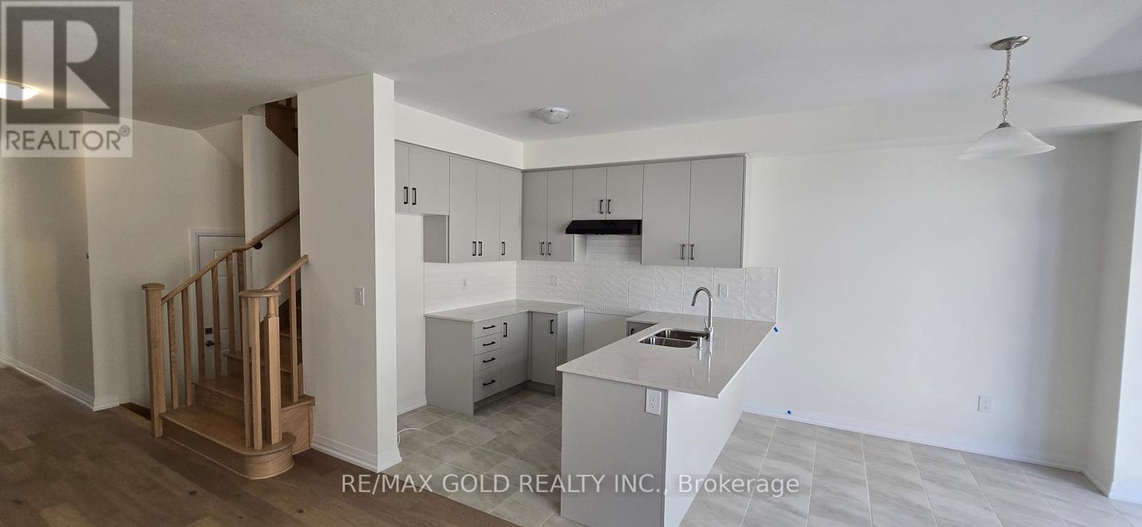 30 Riley Park Drive, Haldimand, Ontario  N3W 0K2 - Photo 6 - X12504482