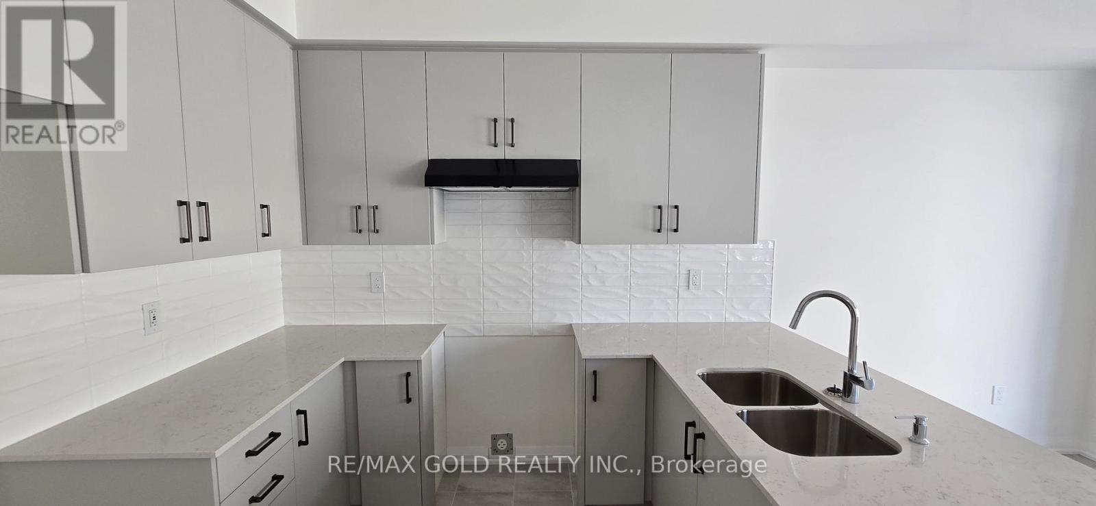 30 Riley Park Drive, Haldimand, Ontario  N3W 0K2 - Photo 7 - X12504482