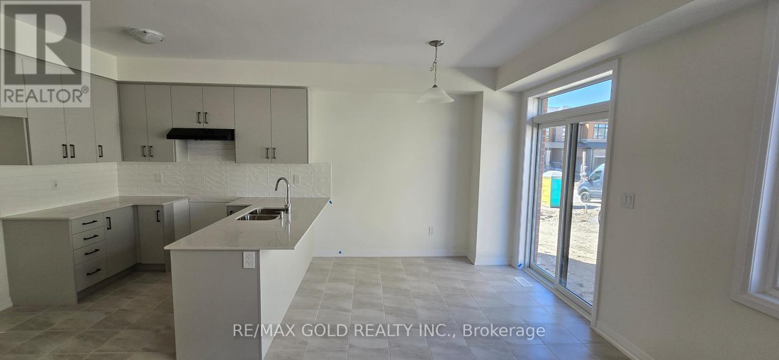 30 Riley Park Drive, Haldimand, Ontario  N3W 0K2 - Photo 8 - X12504482