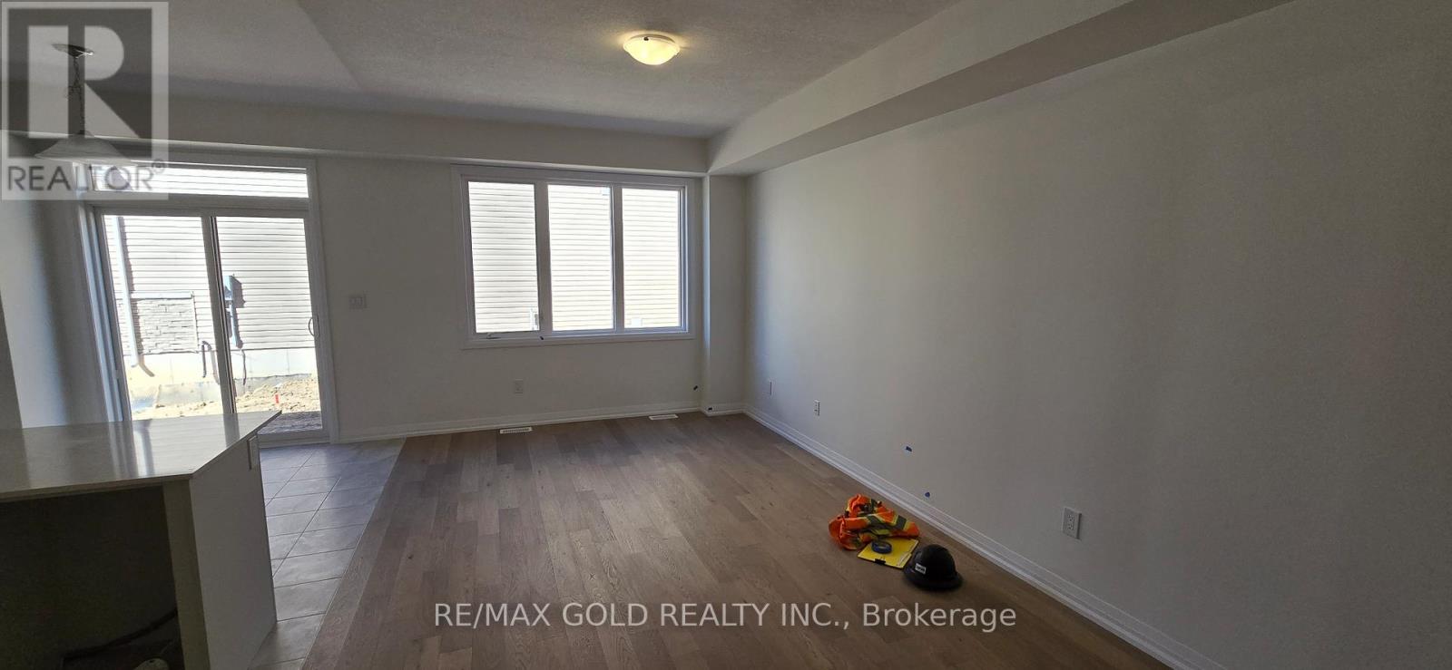 30 Riley Park Drive, Haldimand, Ontario  N3W 0K2 - Photo 9 - X12504482