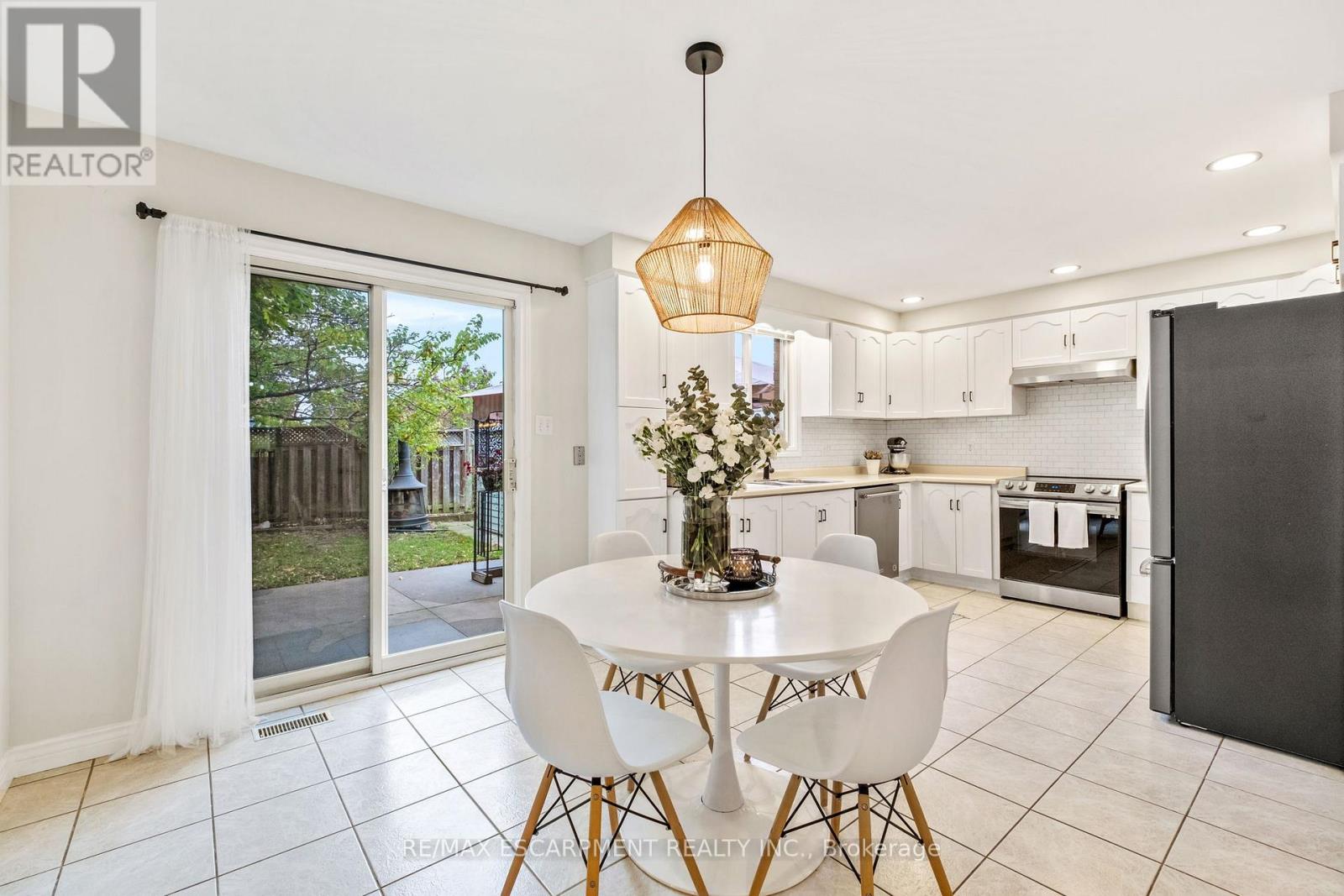 95 Gatestone Drive, Hamilton, Ontario  L8J 2V1 - Photo 13 - X12504540