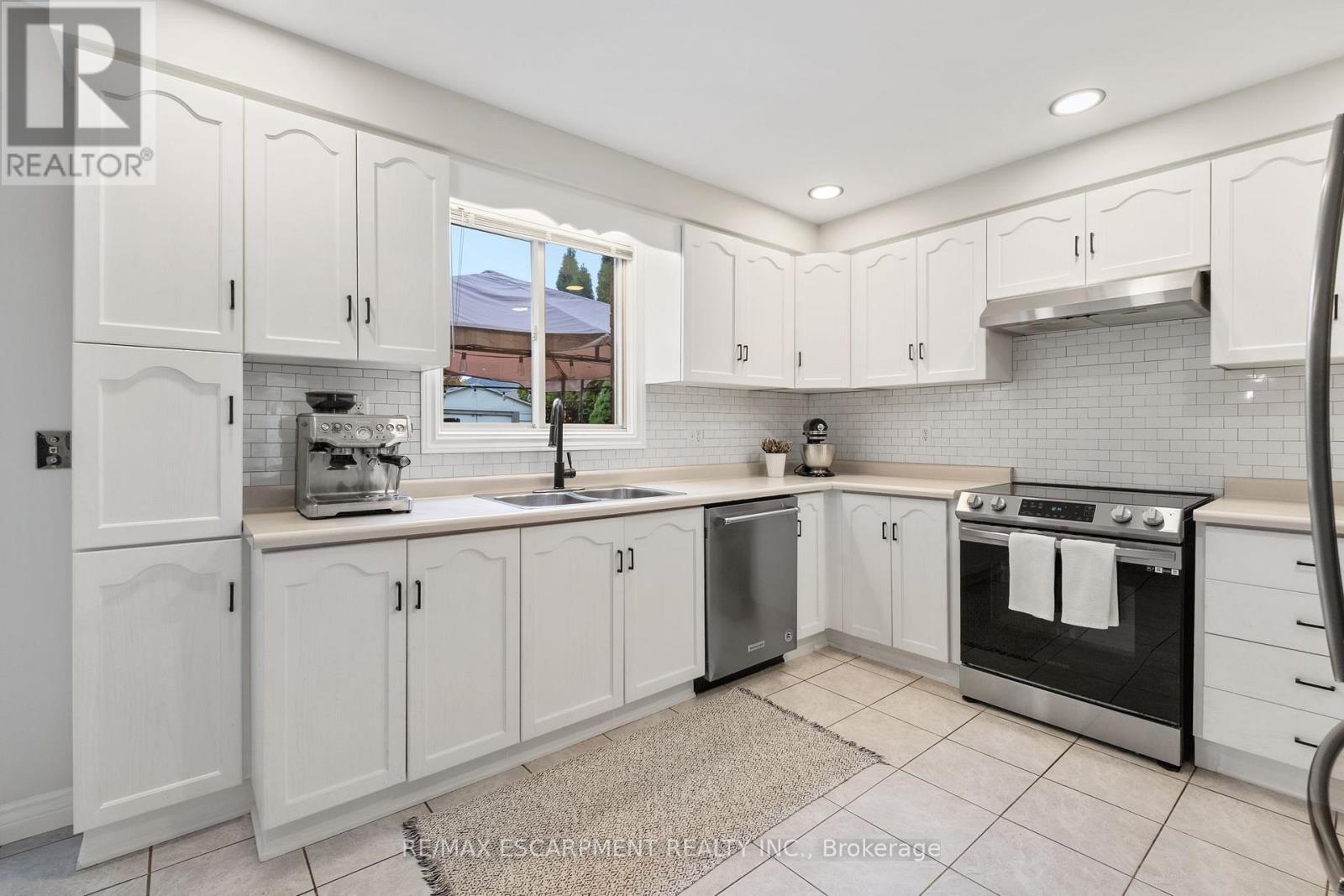 95 Gatestone Drive, Hamilton, Ontario  L8J 2V1 - Photo 15 - X12504540